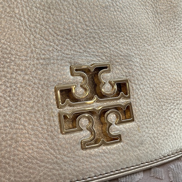 Tory Burch light gold logo clutch - Picture 2 of 9